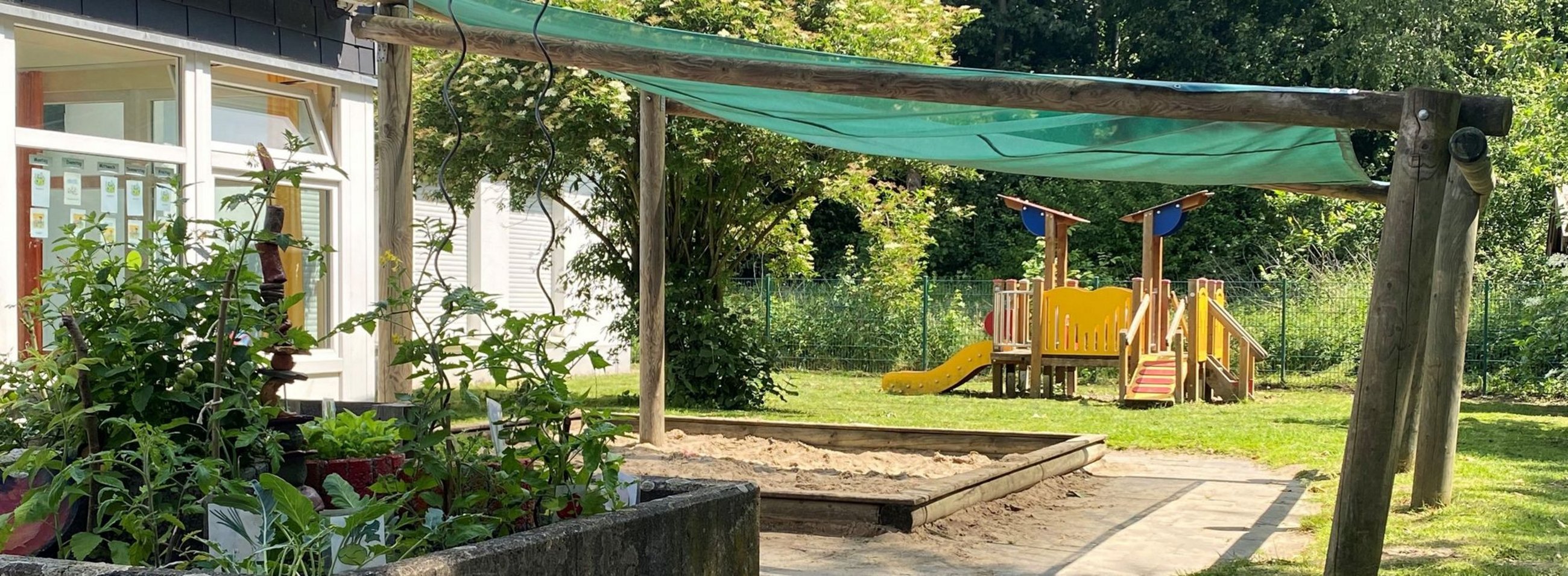 Außenbereich mit Garten Familienzentrum Erwitte